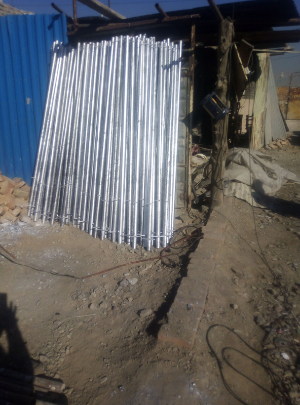 پایه فنس باغی ارتفاع ۲/۴۰ گالوانیزه سرد